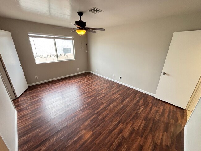 Building Photo - Beautiful 3Bed/2Bath Home located in South...