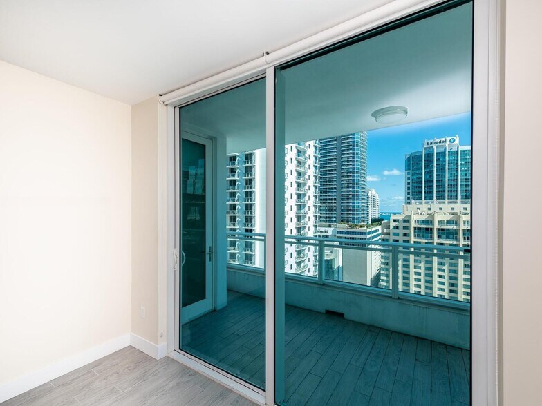 Building Photo - 1080 Brickell Ave