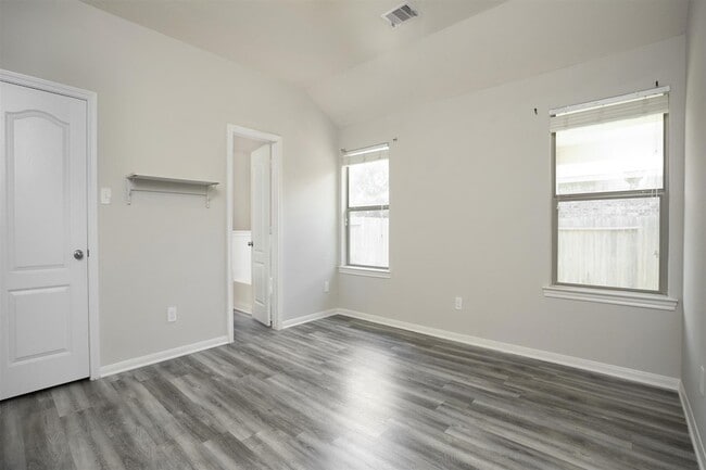 Building Photo - 384 Decoster Blvd