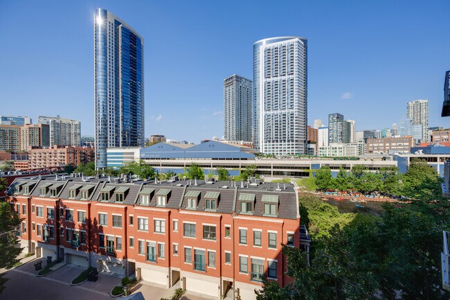 Building Photo - 400 N Clinton St