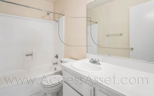Building Photo - Lovely Single Story 4 Bed/2 Bath Home In R...