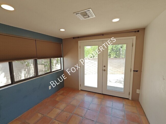 Building Photo - 2781 W Calle Carapan