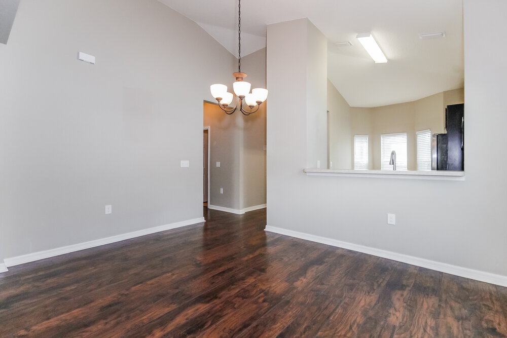 Building Photo - 6870 Glenbrook Dr