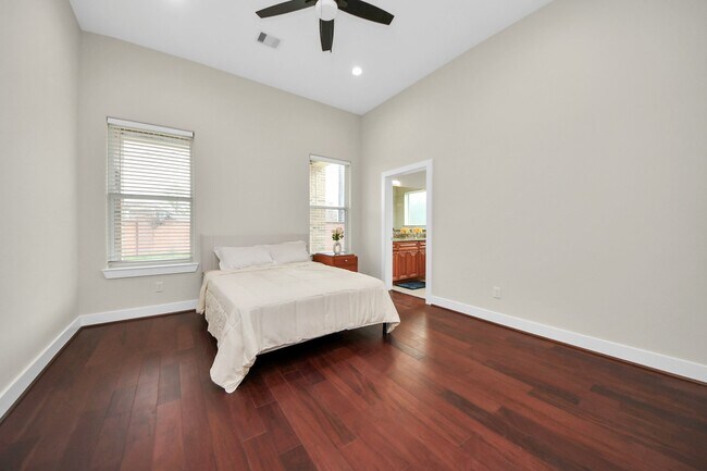 Building Photo - 2003 Marthoman Drive