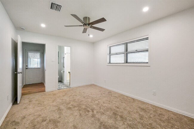 Building Photo - 3605 Longherridge Dr