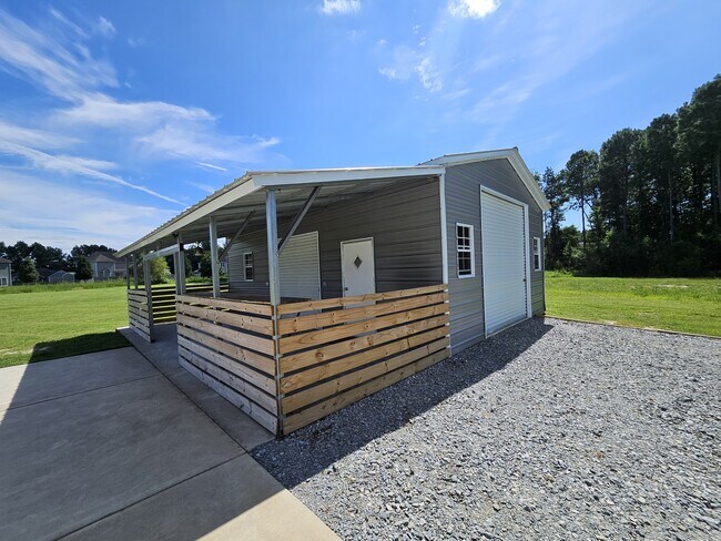 Building Photo - 214 Gracyns Dr