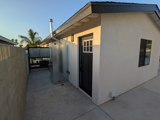 Building Photo - Tiller Front R