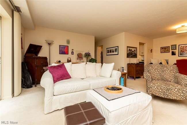 Building Photo - 2112 Acacia Park Dr