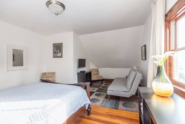 Building Photo - 15 Peverell St