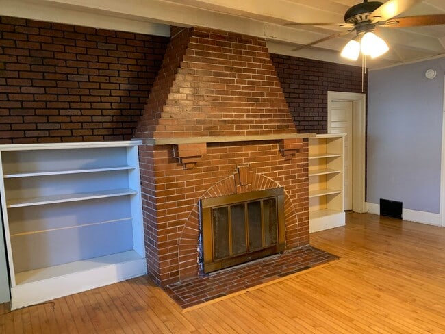 Building Photo - 1BR/1BA duplex in Joplin, MO with car shed, and extra room!!!