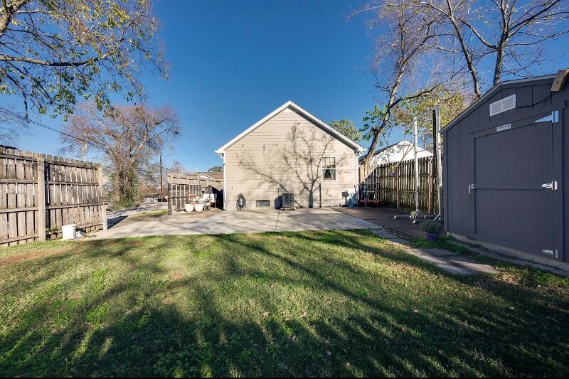 Building Photo - 711 32nd Ave N