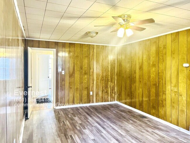 Building Photo - 2649 Brookwood Dr