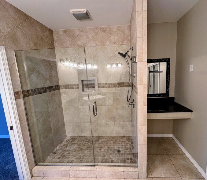 Building Photo - 3201 Kingsmill Dr