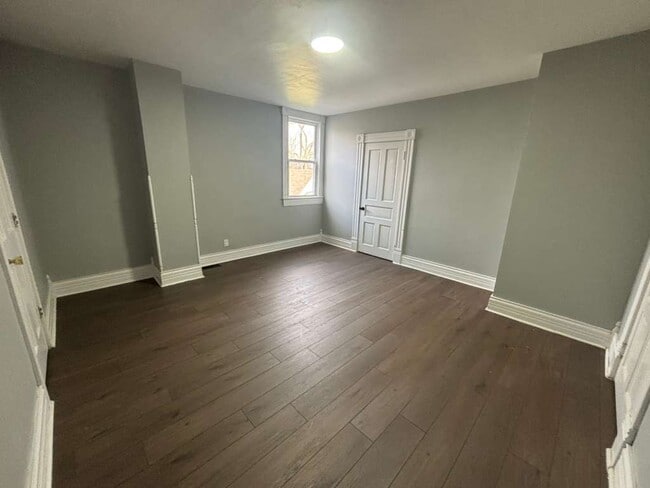 Building Photo - 237 N Lincoln St