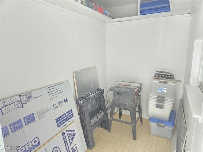 Building Photo - 1405 Termas