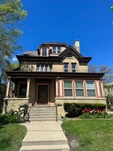 Building Photo - 132-134