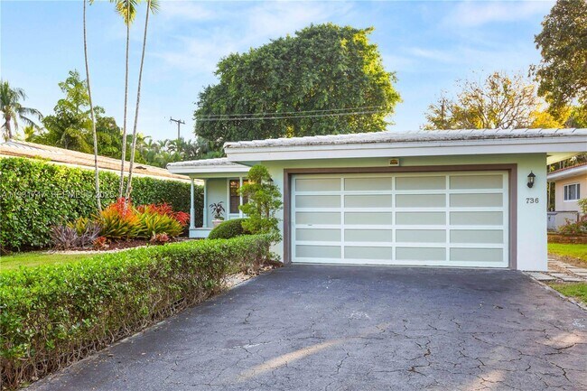 Building Photo - 736 Alhambra Cir