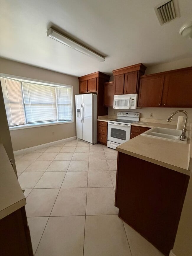 Building Photo - 2 Bed 2 Bath in St Cloud for Rent