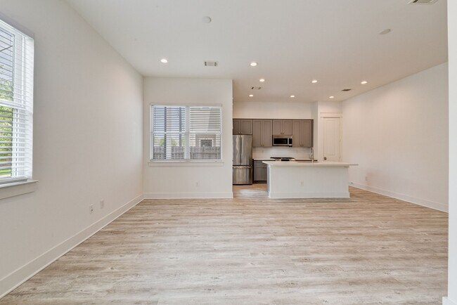 Building Photo - 2539 Judiway St