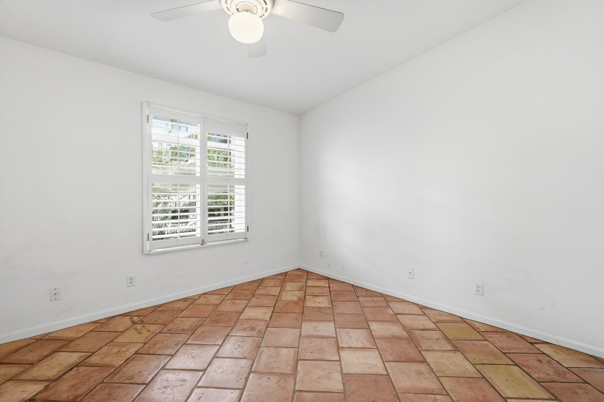 Building Photo - 1449 E Highland Ave