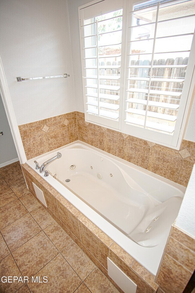Building Photo - 5902 Redstone Mesa Ct
