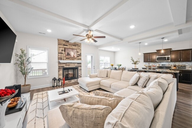 Building Photo - 525 Bloomington Trce