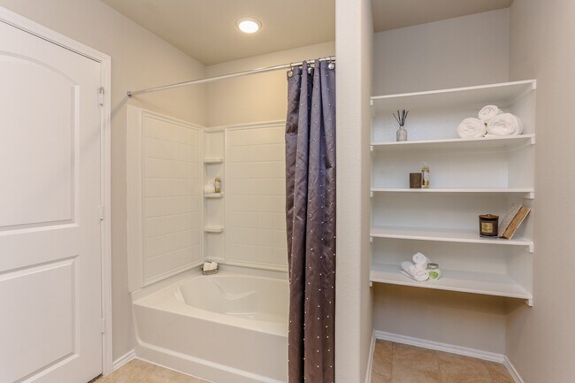 Building Photo - 9922 Southern Bayberry Dr