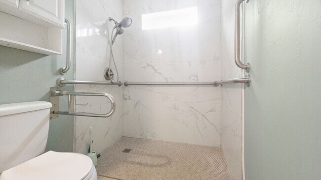 Building Photo - Rambler with Adult Family Home Certification – 3 Bed, 1 Bath + Additional Living Spaces