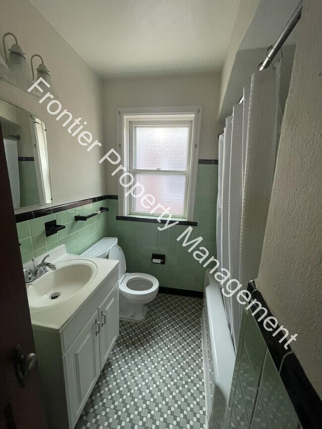 Building Photo - Charming one bedroom apartment