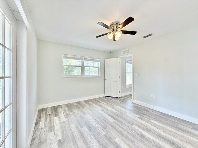 Building Photo - 9401 88th Way N