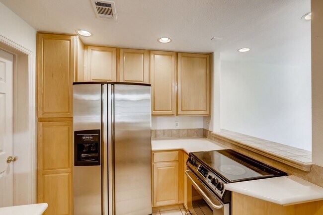 Building Photo - 1 MONTH FREE! Spacious & Light Filled 2-Be...