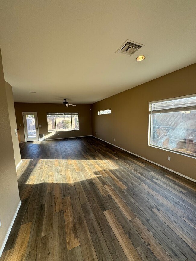 Building Photo - 9450 W Quail Ave