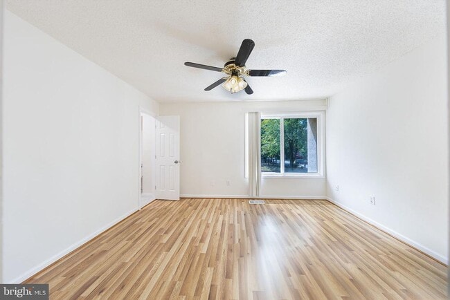 Building Photo - 2232 Southgate Square