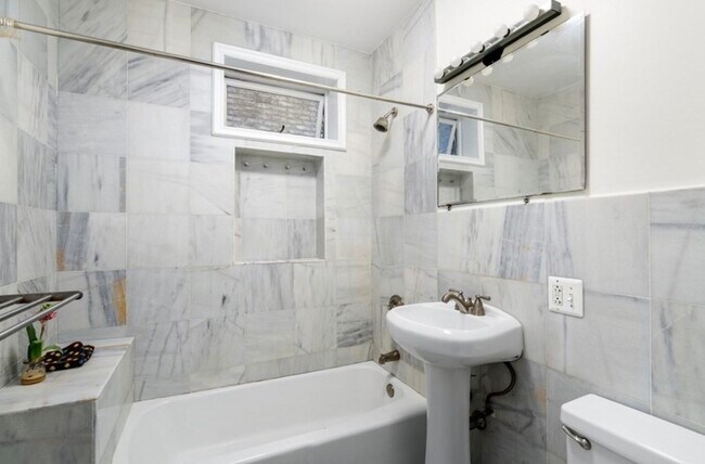 Building Photo - 382 Riverway St
