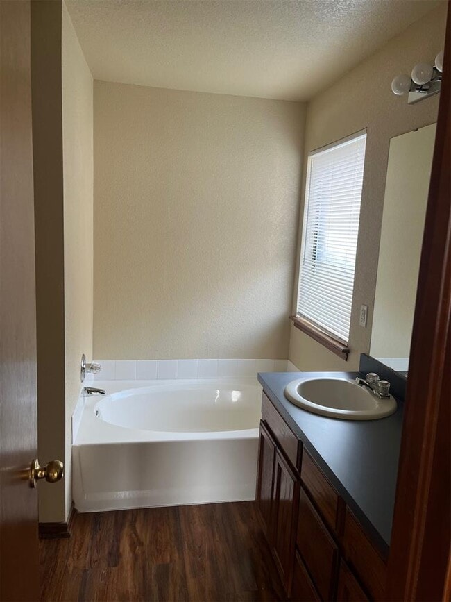 Building Photo - 10212 Jetty Ct