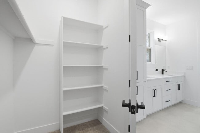 Building Photo - 5980 Willow Grove