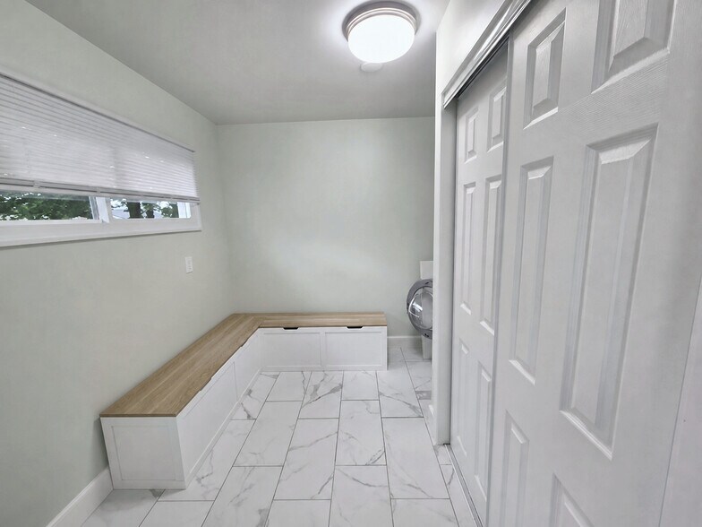 Building Photo - 2514 Ingleside Dr
