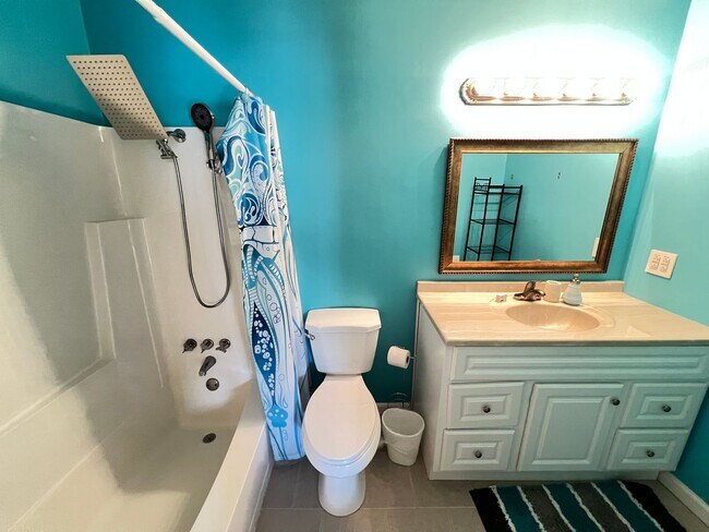 Building Photo - Furnished NMB Three-Bedroom Townhome is less than one mile from the Beach! Available Now!