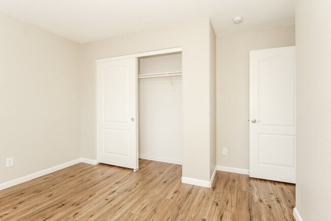 Building Photo - 9822 E Empress Ave