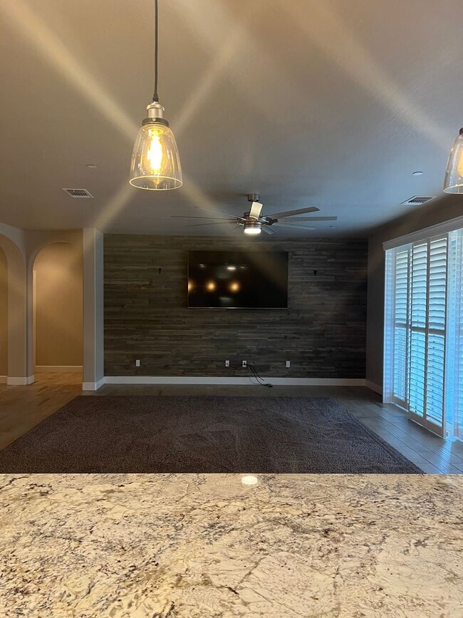 Building Photo - Charming 3 bedroom 2 bathroom with an office, located in Quail Run