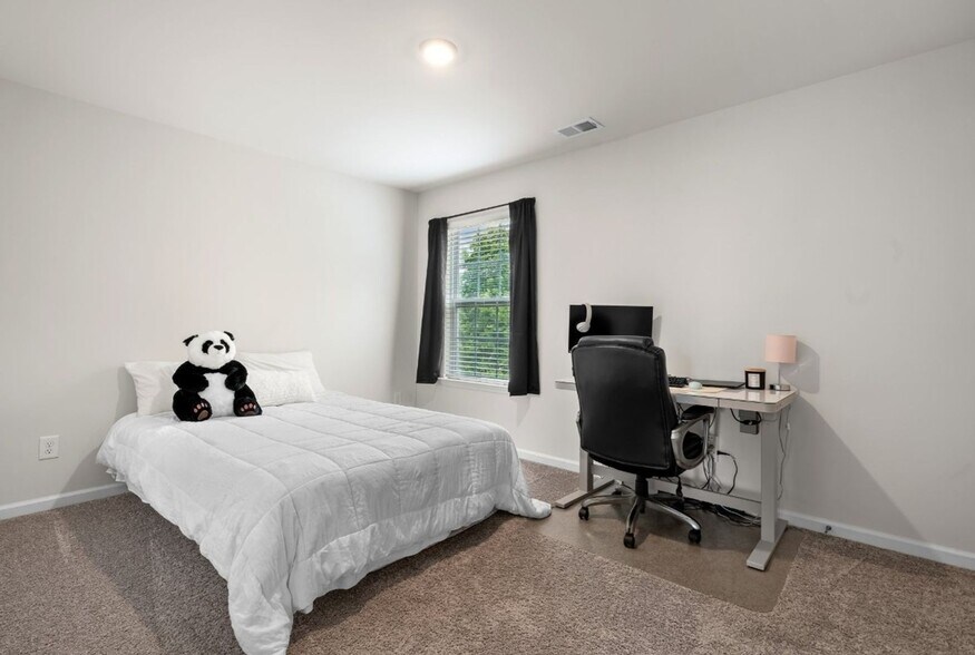 Building Photo - 4116 Village Blvd NW