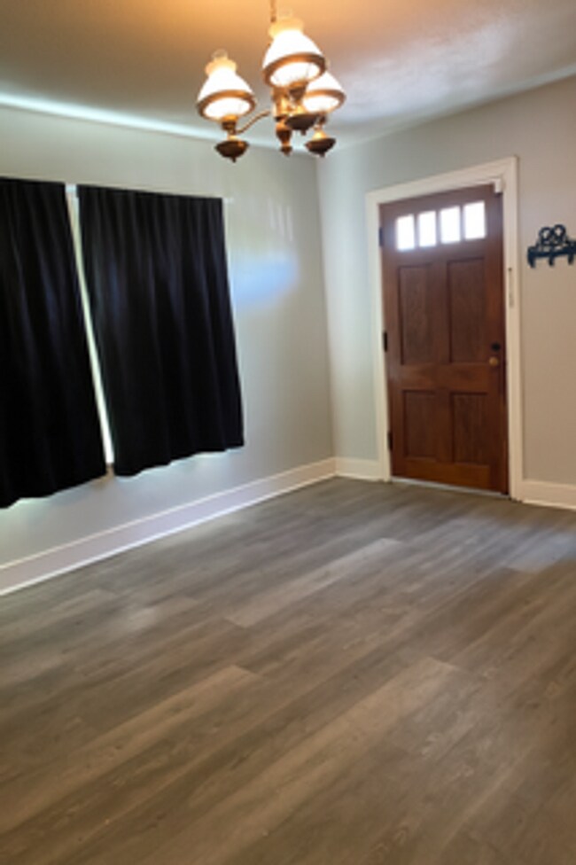 Building Photo - Charming Bungalow in Old Hickory/ Rayon City, Fenced Yard