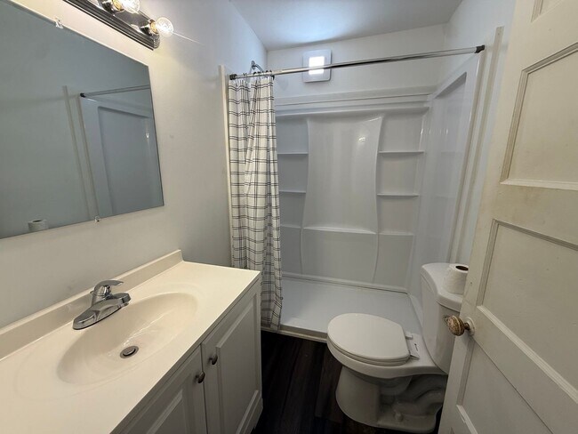 Building Photo - 2 Bedrooms, 1 Bathroom with Bonus Room - Home in West Rome!