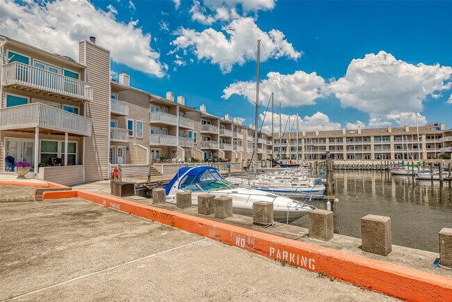 Building Photo - 10 Mariner Village Dr