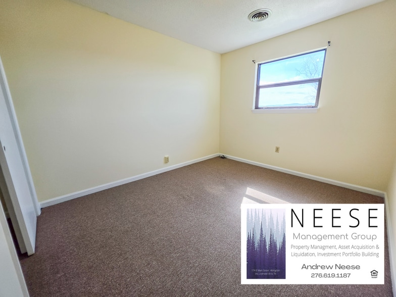 Building Photo - 100 Ivy Ln