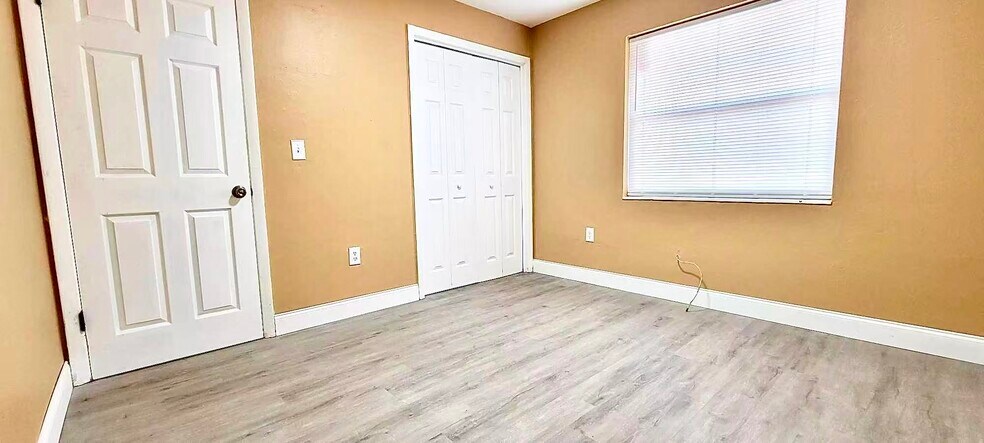 Building Photo - 2408 Linhart Ave