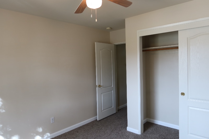 Building Photo - 10100 Grand View Summit Dr