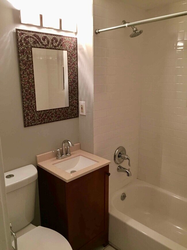 Building Photo - 1701 N Maplewood Ave