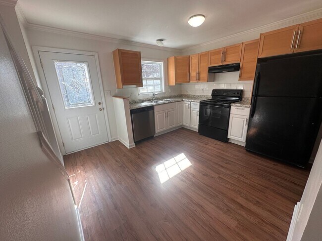 Building Photo - Charming 3BR Townhome in Atlanta