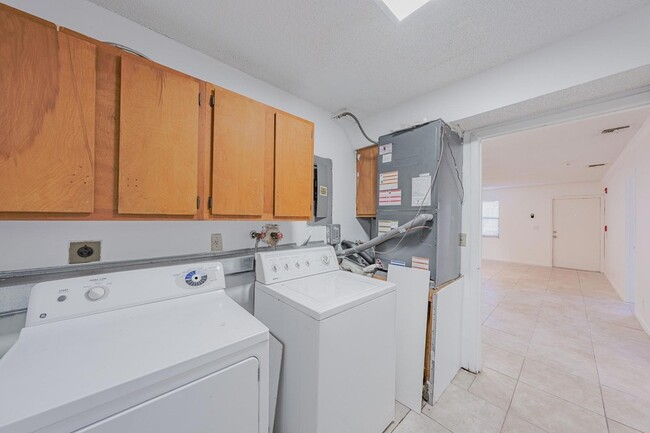 Building Photo - 8507 Sunset Dr